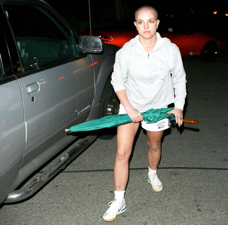 En el 2007 Britney Spears atacÃ³ a los paparazzis con un paraguas