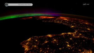 Así se ven las auroras boreales de diferenres colores tocando la Tierra de noche
