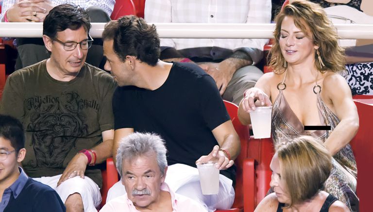 Silvia Navarro enseña de más en un juego de tenis