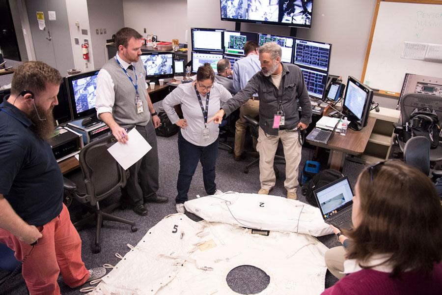 Así se checan las cosas del espacio desde las oficinas de la NASA