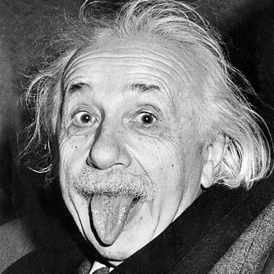 La icónica foto de Albert Einstein sacando la lengua