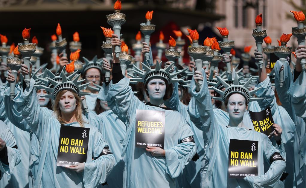 Estatua de la libertad contra trump
