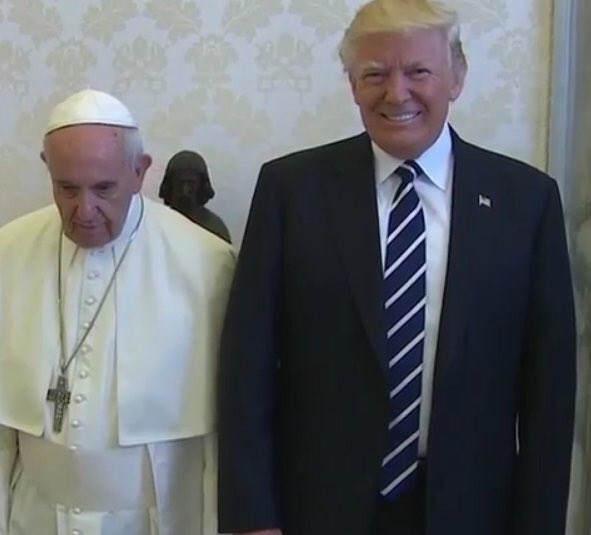 Trump y papa Francisco en el vaticano