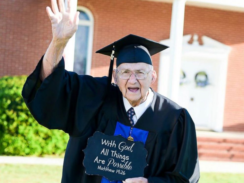 A sus 88 años, este abuelito se graduó de la Universidad