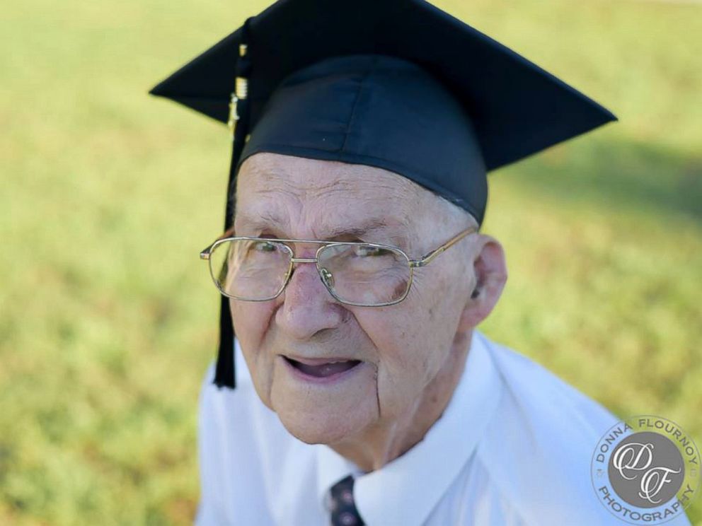 A sus 88 años, este abuelito se graduó de la Universidad