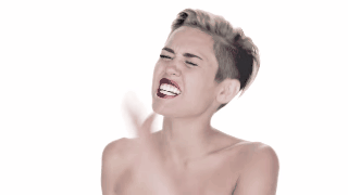 Miley Cyrus llora en Wrecking Ball