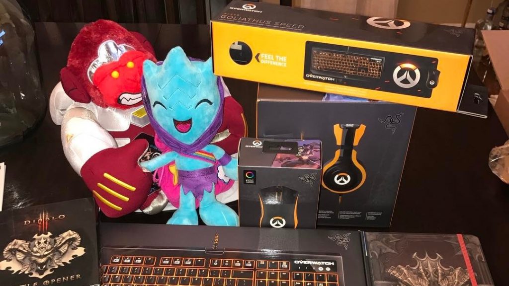 Regalos de Blizzard que Khemist49 recibió por regresar el código fuente de StarCraft