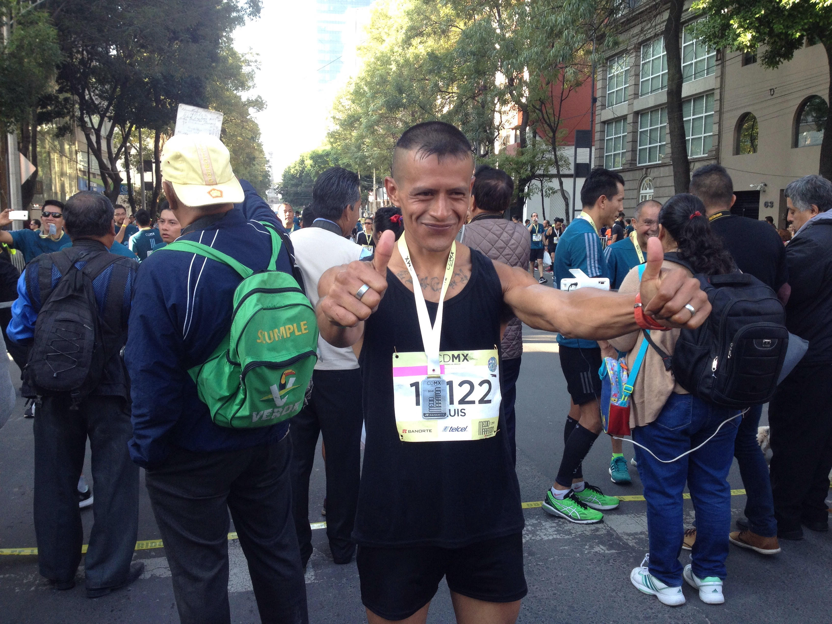 Ezequiel llegó a la meta del Medio Maratón de la CDMX