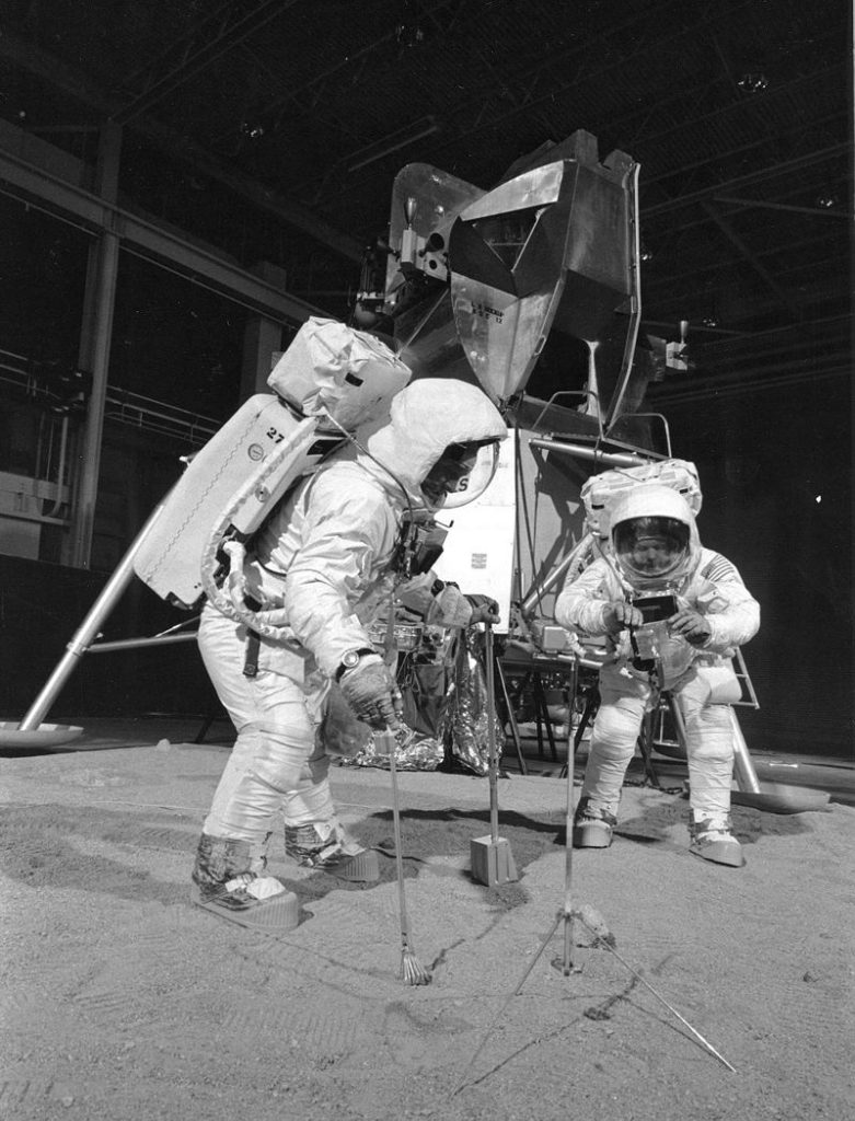 Armstrong y Aldrin durante prueba del Apollo 13