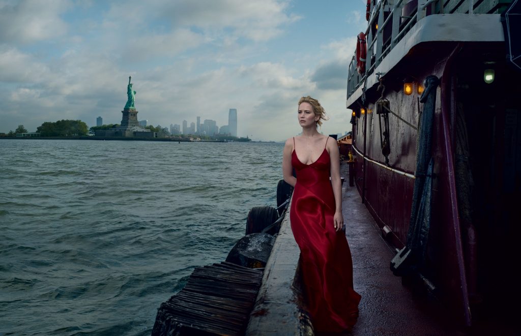 Jennifer lawrence en vogue vestido rojo