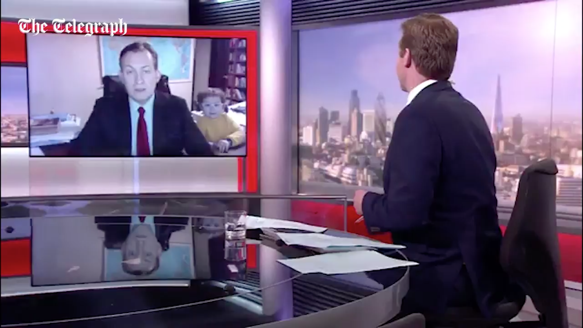 La entrevista de la BBC donde interrumpieron unos niÃ±os
