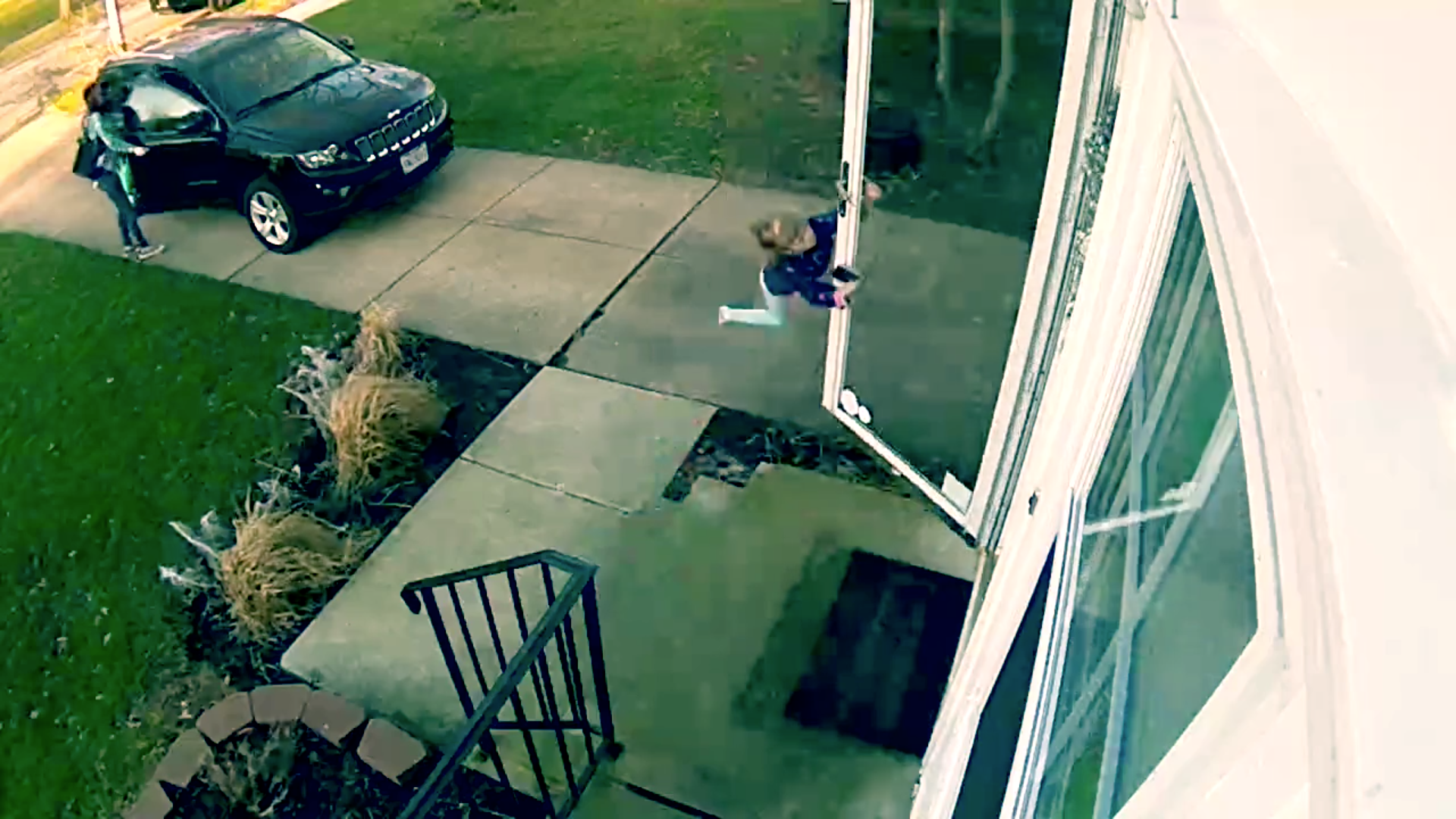 Los fuertes vientos hicieron volar a esta niÃ±a en Ohio