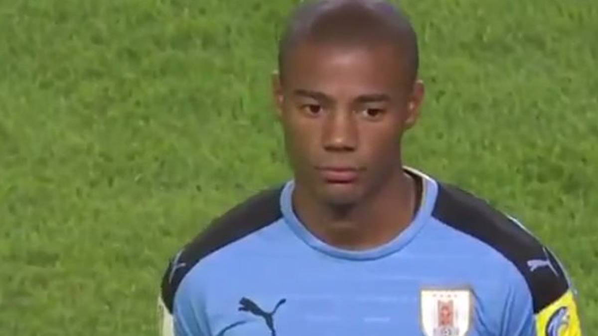 FIFA se equivoca y toca el himno chileno en lugar del uruguayo