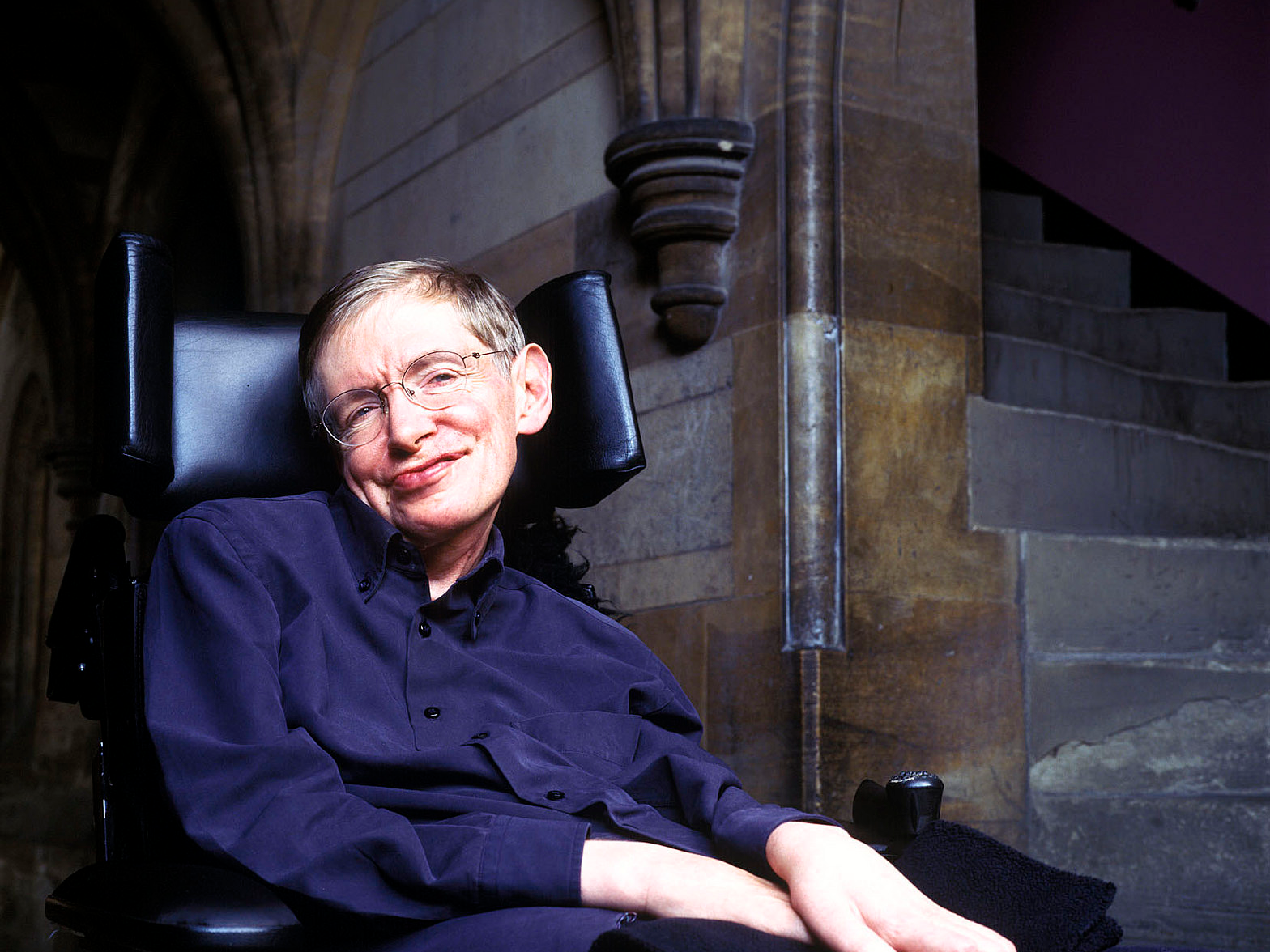 Stepehen Hawking advirtió que tenemos que emigrar al espacio