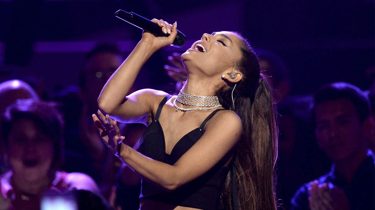Ariana Grande es nombrada la Mujer del Año por Billboard