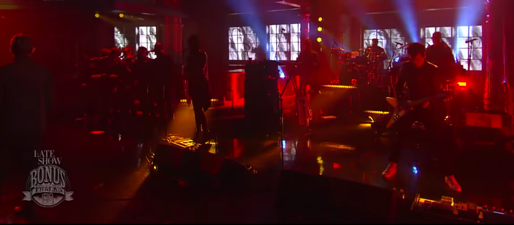 Gorillaz cantÃ³ "Feel Good Inc." en el show de Stephen Colbert con invitado especial