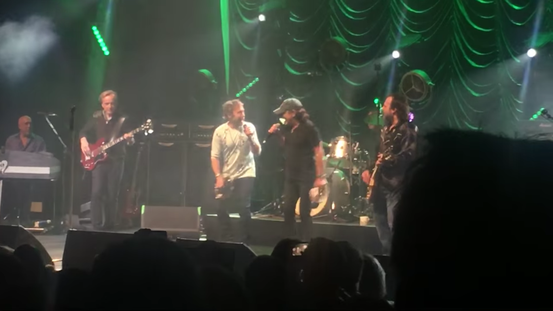 Brian Johnson de AC/DC canta en vivo por primera vez tras pÃ©rdida de capacidad auditiva