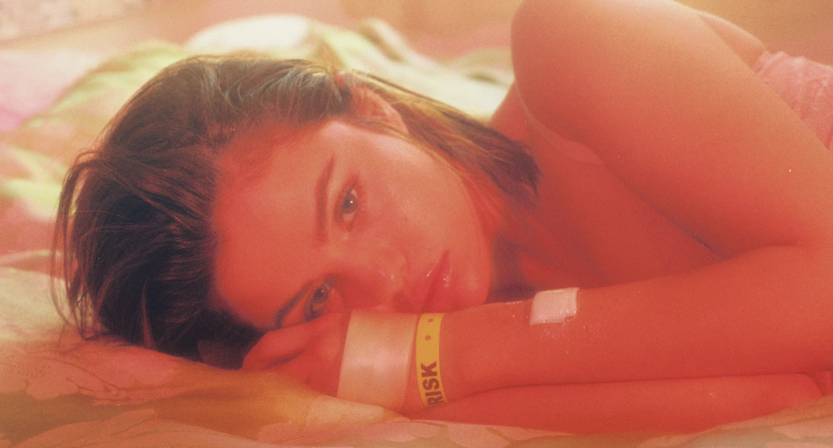 Selena Gomez lanza Bad Liar, una rola inspirada en Psycho Killer