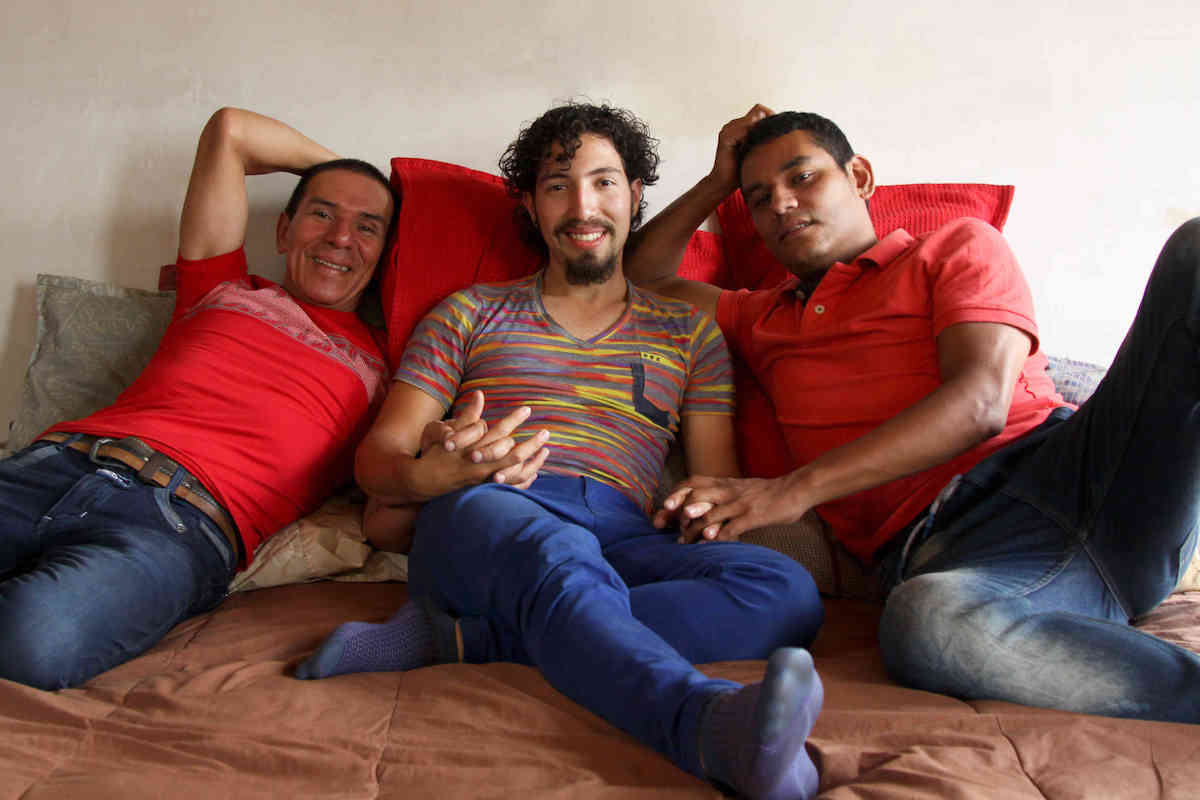 En Colombia, tres hombres se casaron y formaron la primer trieja del paÃ­s