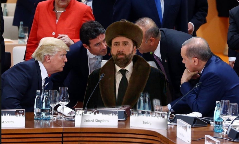mejores memes nicolas cage traje kazajo