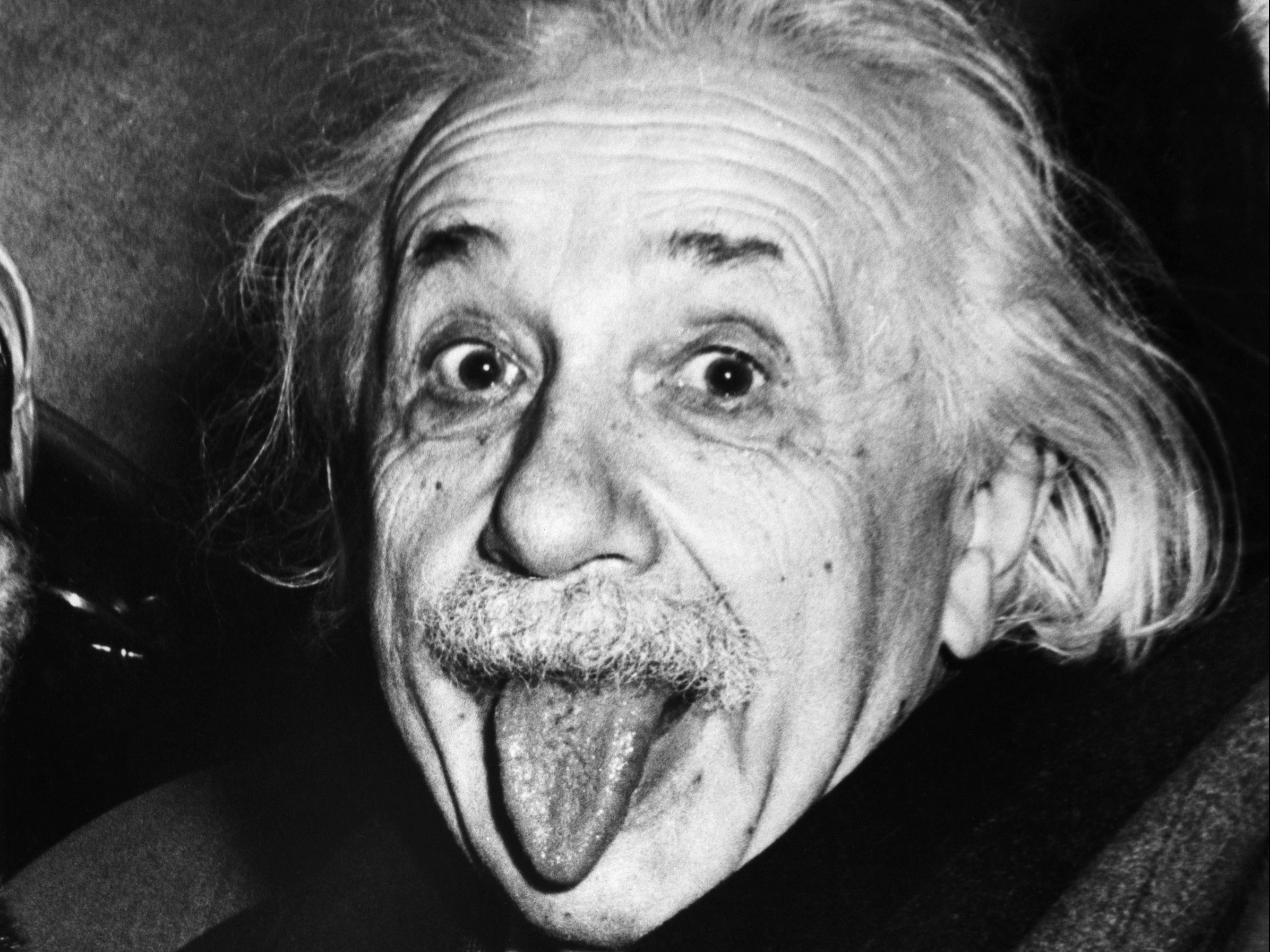 La historia detrás de la foto de Albert Einstein sacando la lengua