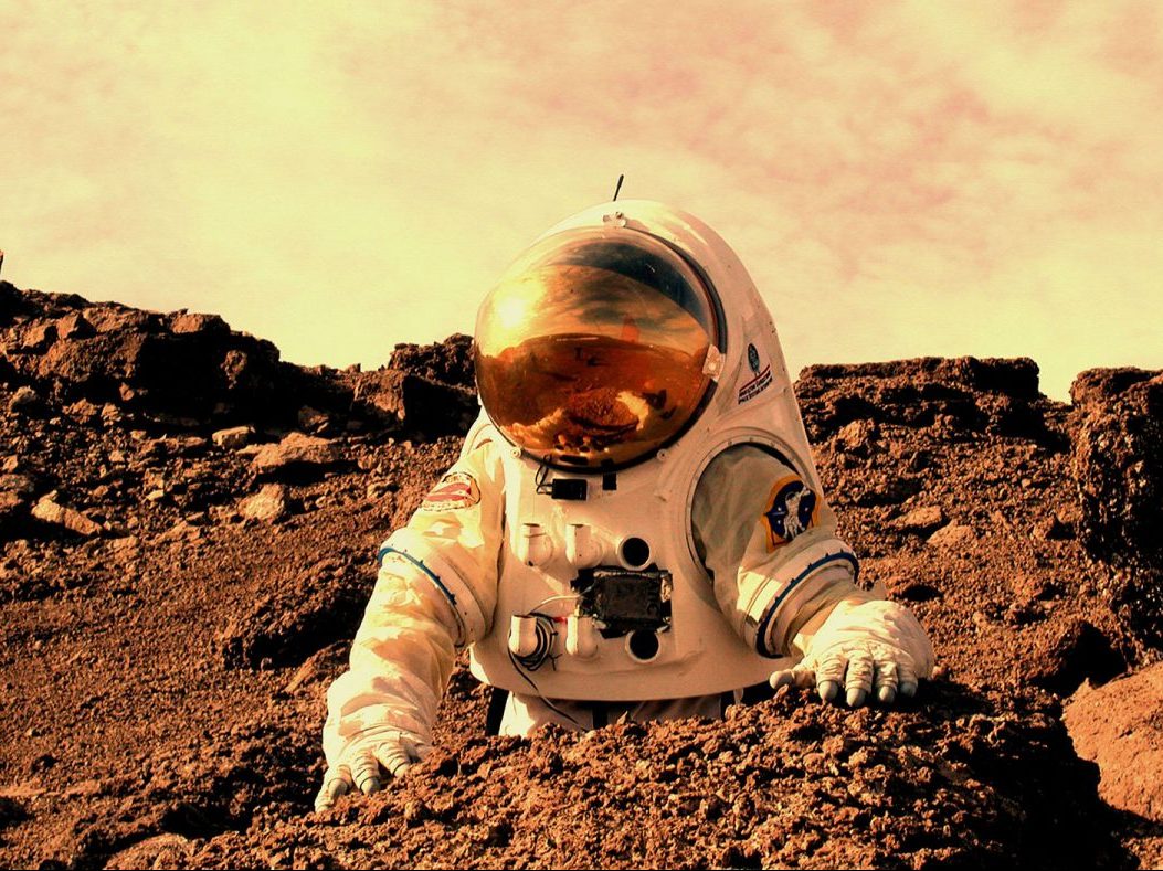 Representación de un astronauta en Marte
