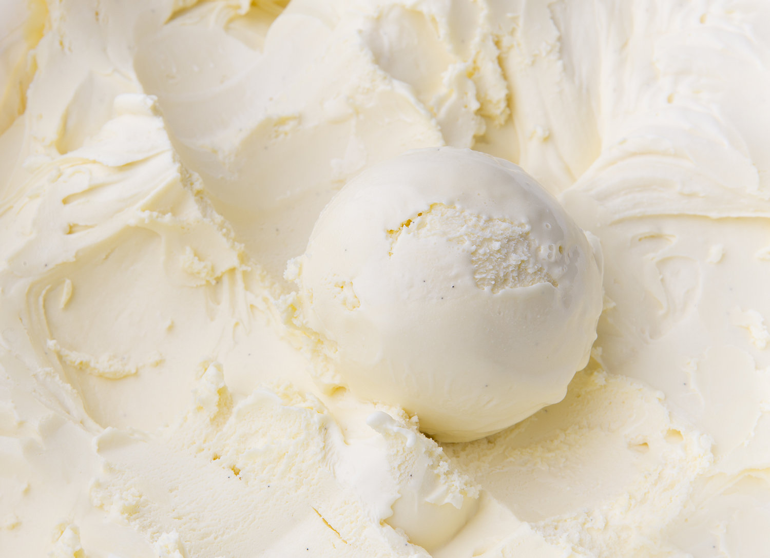 Una bola de helado de vainilla