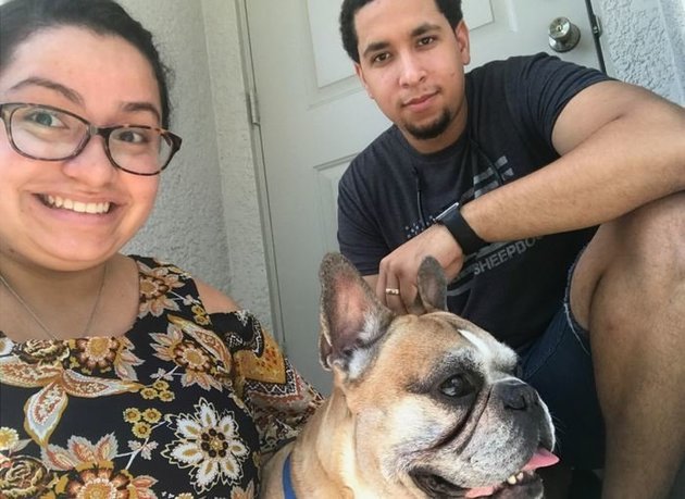 María y David Maceo con su perro, Hennessy