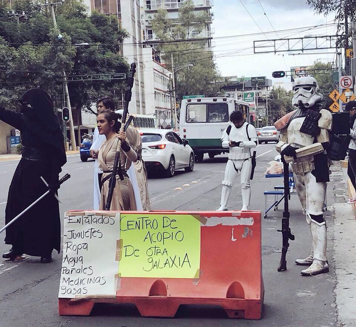 Star Wars ayudan en centros de acopio
