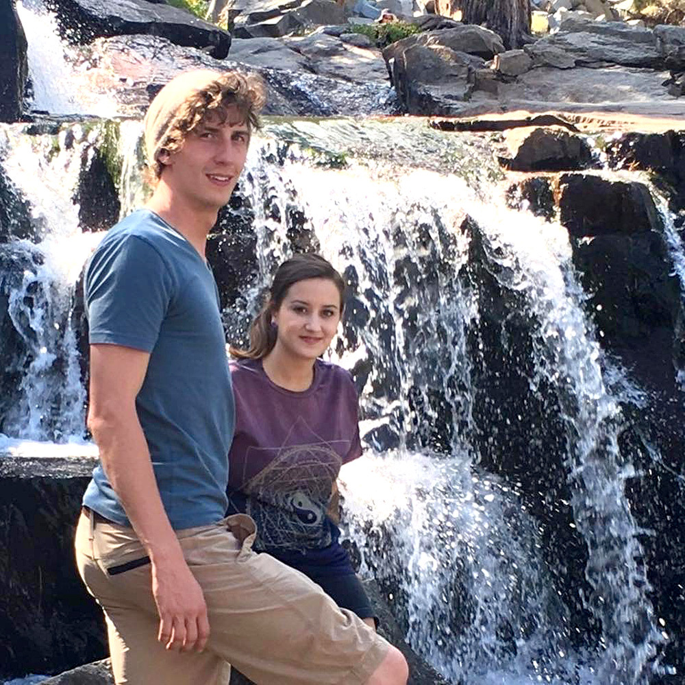 Andrew Pasek y su novia Allie