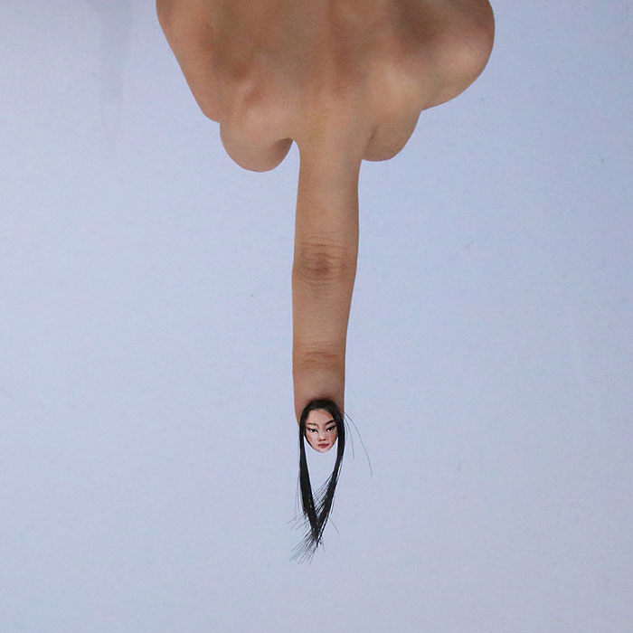 UÃ±as con cara y pelo de la artista visual Dain Yoon