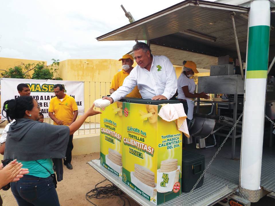Llegan "tortimÃ³viles" a los albergues, producirÃ¡n 36 mil tortillas por dÃ­a