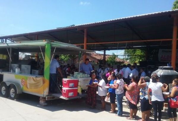 Llegan "tortimóviles" a los albergues, producirán 36 mil tortillas por día