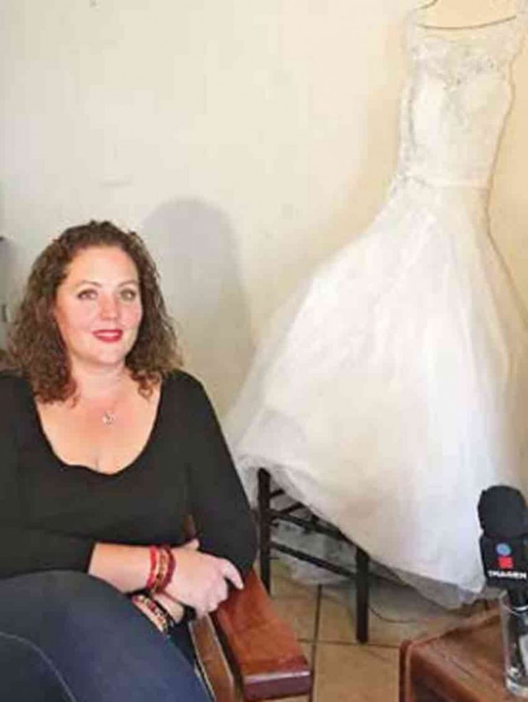 Buscan a dueña de un vestido de novia encontrado en los escombros del temblor