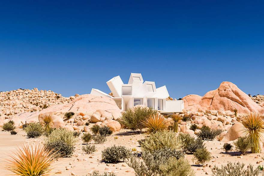 ¡Increíble! Crearán una casa con contenedores en medio del desierto