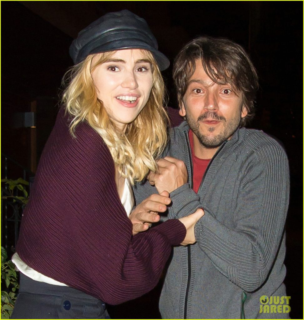 Diego Luna y su novia Suki Waterhouse pasean juntos por Nueva York