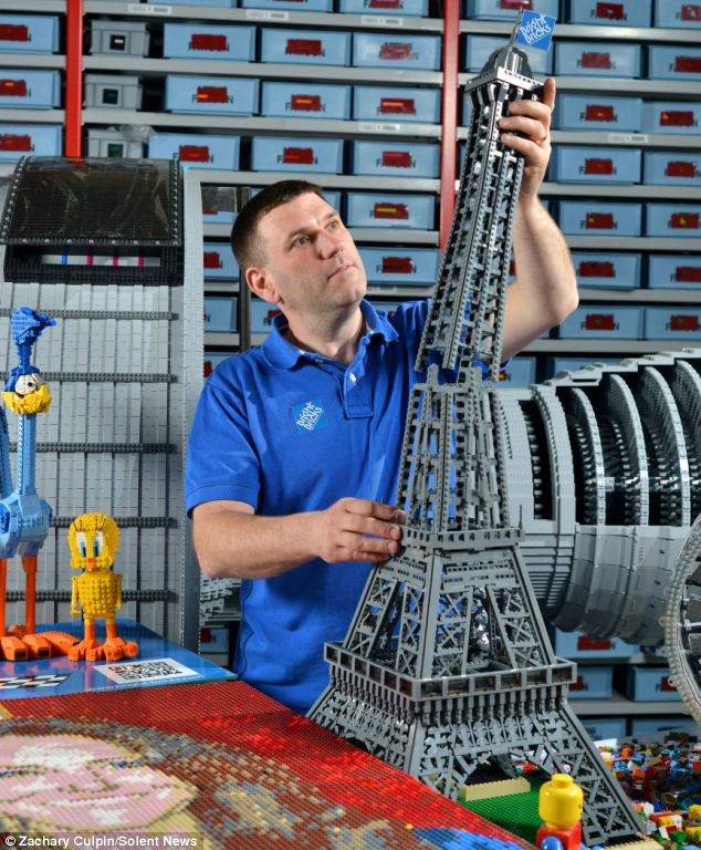 Conoce a Duncan Titmarsh, es un constructor certificado de Lego