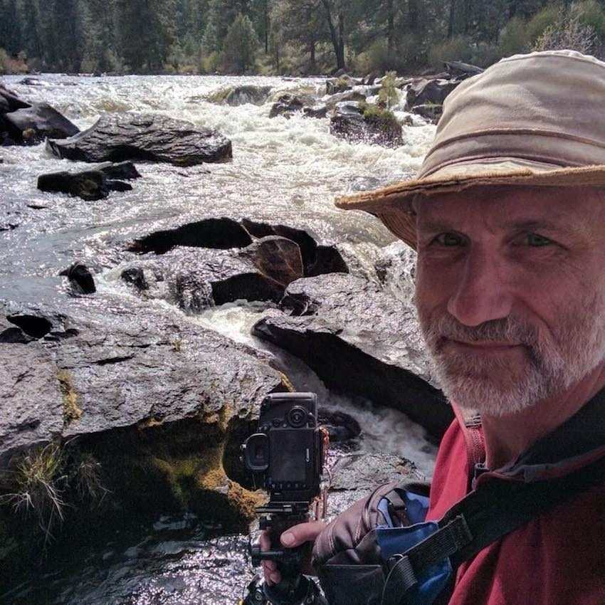 Una familia de linces decide darle una sorpresa a un fotógrafo en Alaska