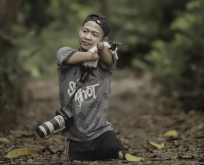 Fotógrafo sin pies ni manos te sorprenderá con su trabajo