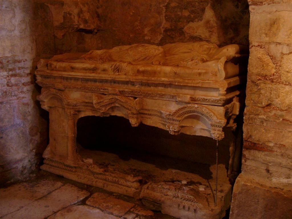 Encuentran en antigua iglesia de Turquía la posible tumba de Santa Claus