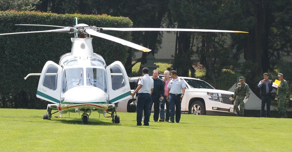 Senador del PRI, Emilio Gamboa, viajando en helicÃ³ptero presidencial