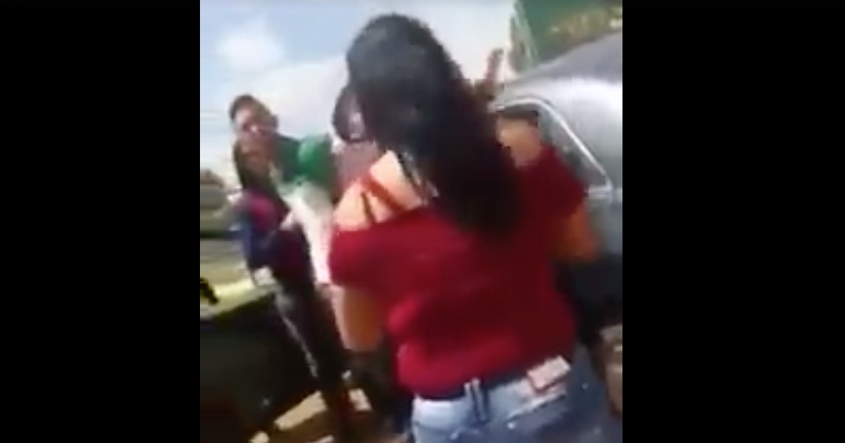 Video, Meme, Madrazos, Golpea, Estudiante, Hija