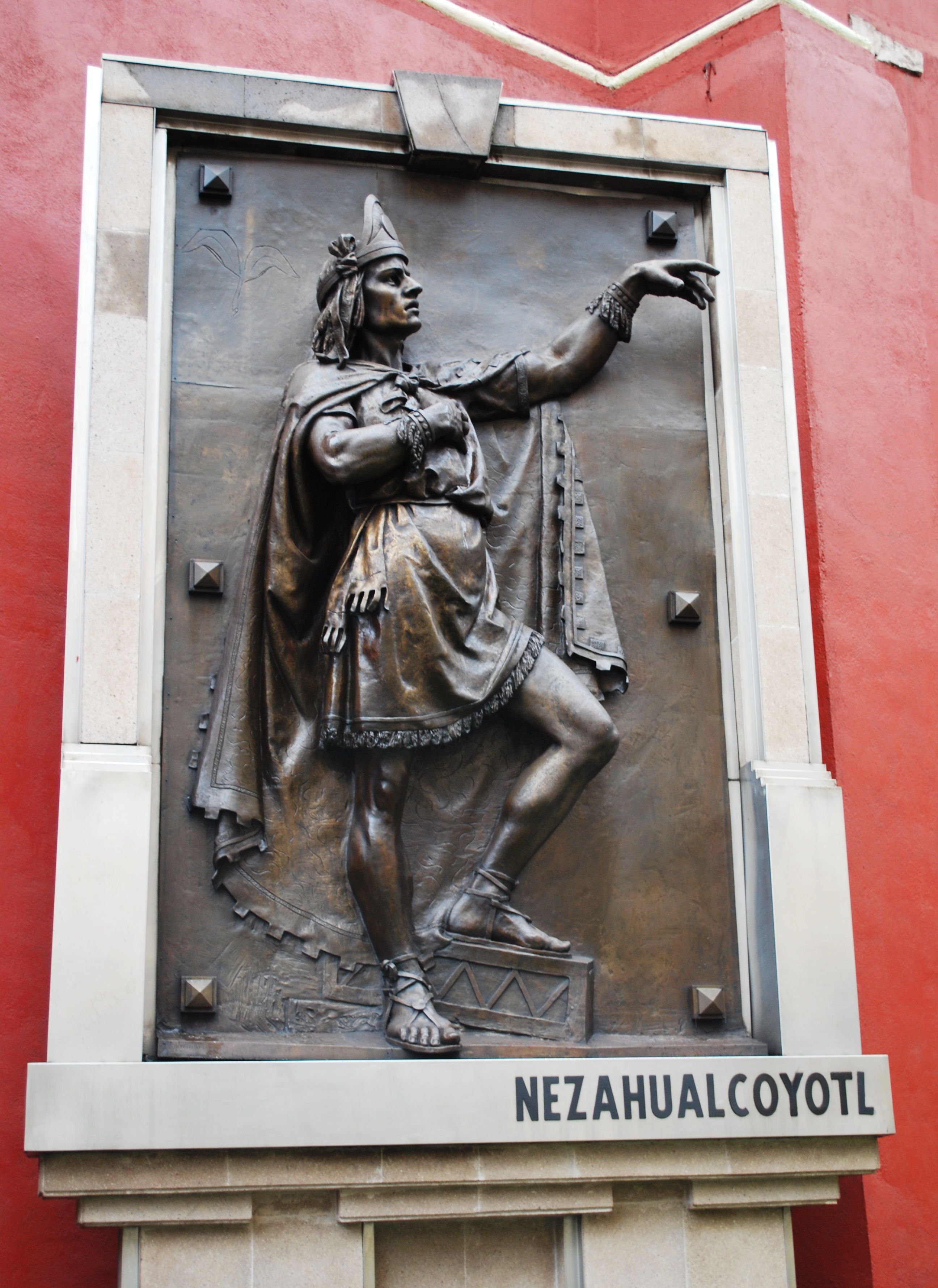Estatua de Nezahualcóyotl. 