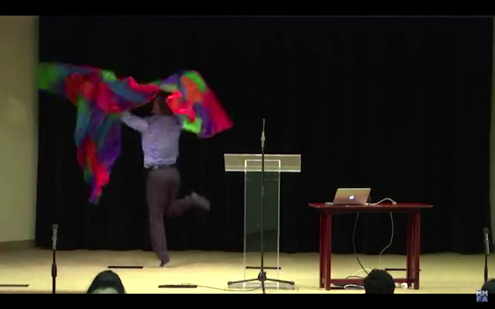 Baile interpretativo anti gay del grupo de odio MassResistance
