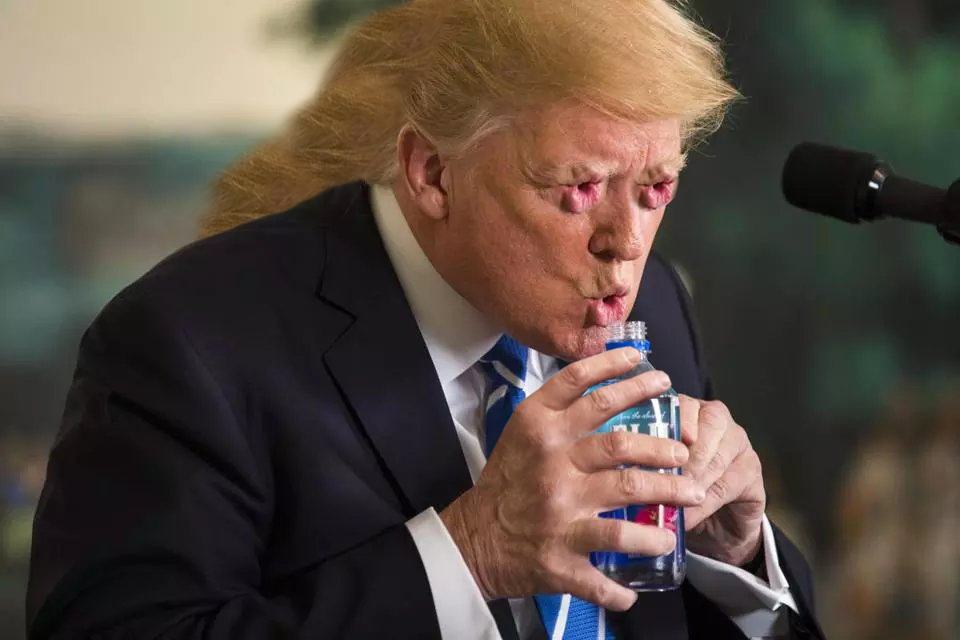 Donald Trump, meme, photoshop, agua