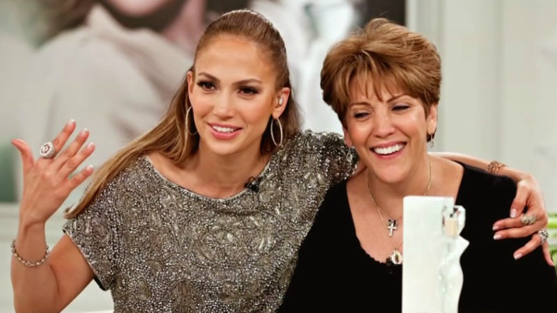 Mamá de Jennifer Lopez también baila con gran ritmo