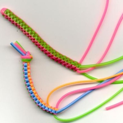 Llavero de trenzas de plástico
