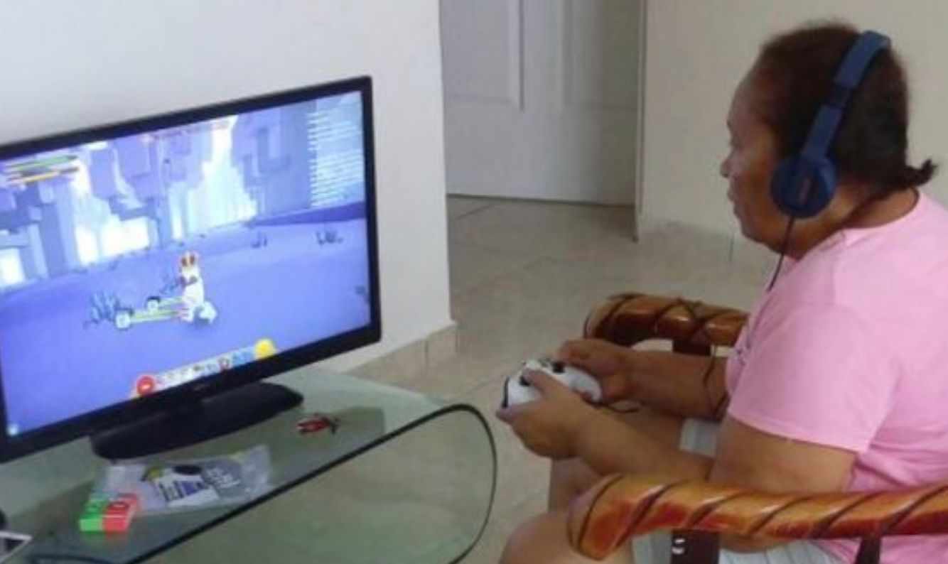 Abuela se convierte en gamer después de que le regalaran de broma un Xbox