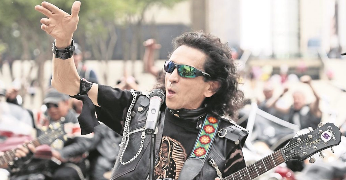 Alex Lora corre de concierto a jÃ³venes "sombrerudos"
