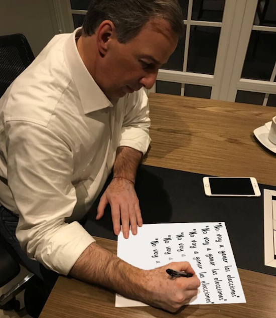 Meme Meade haciendo planas